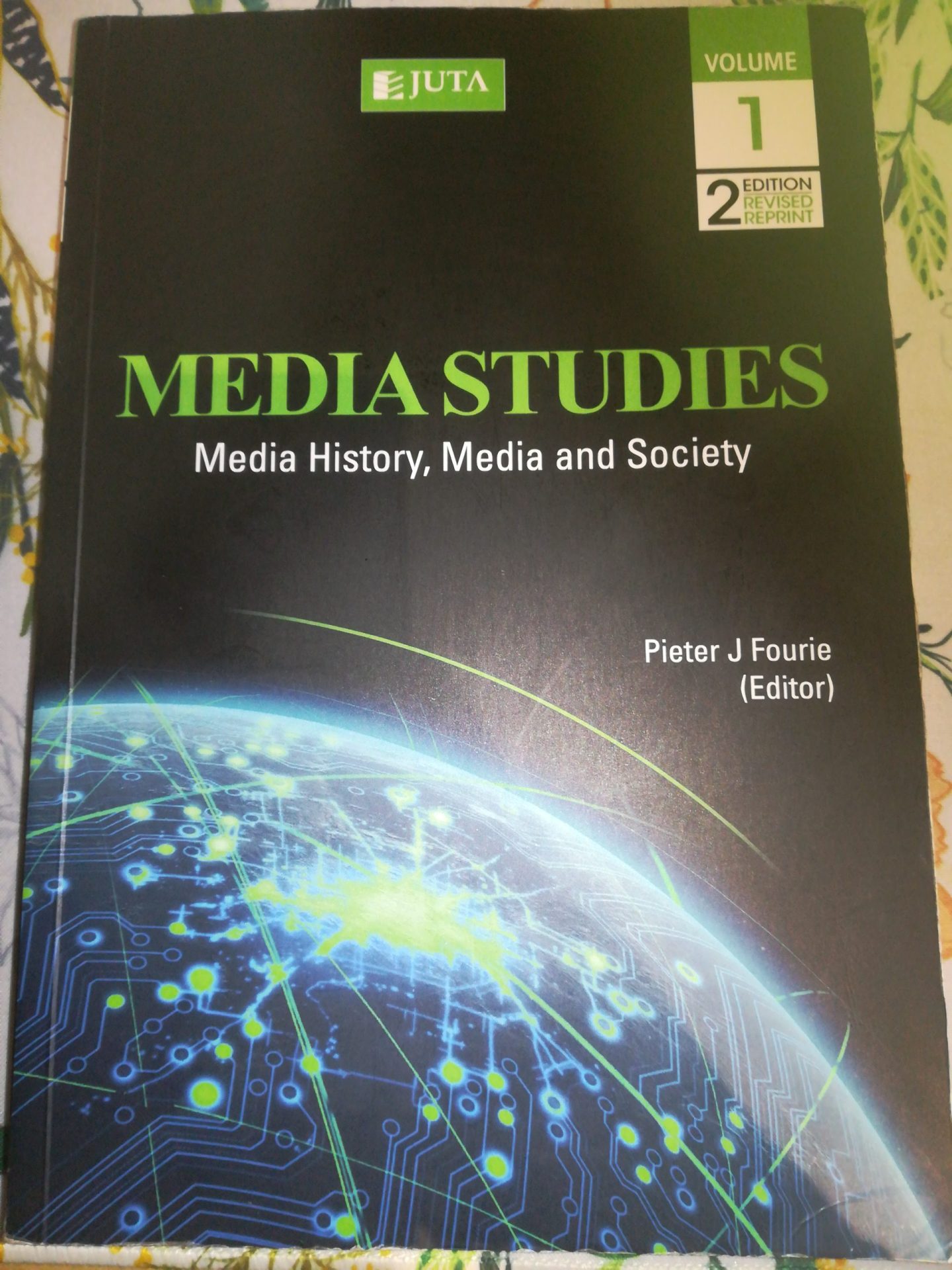 nor Media Studies Media History, Media and Society.